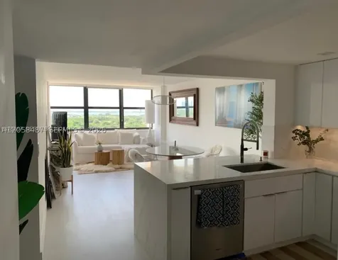 2555 Collins Avenue Miami Beach FL 33140