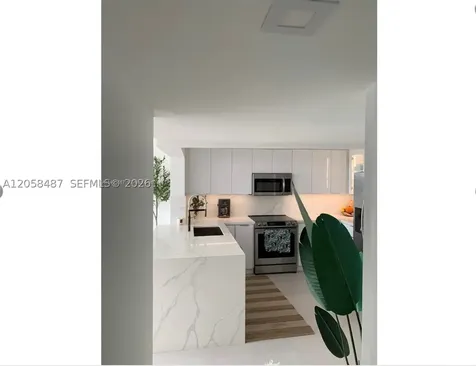 2555 Collins Avenue Miami Beach FL 33140