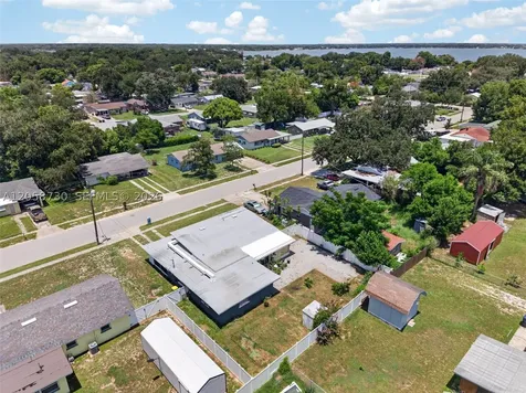215 Palm Avenue Other City - In The State Of Florida FL 33823