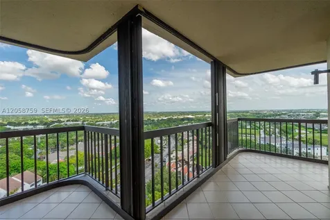 2480 Presidential Way West Palm Beach FL 33401