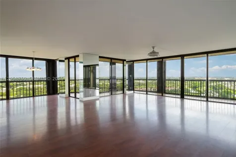 2480 Presidential Way West Palm Beach FL 33401