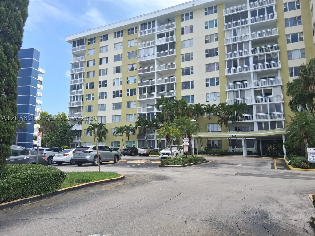 4400HILLCREST Hillcrest Drive Hollywood FL 33021