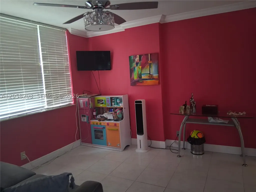 4400HILLCREST Hillcrest Drive Hollywood FL 33021