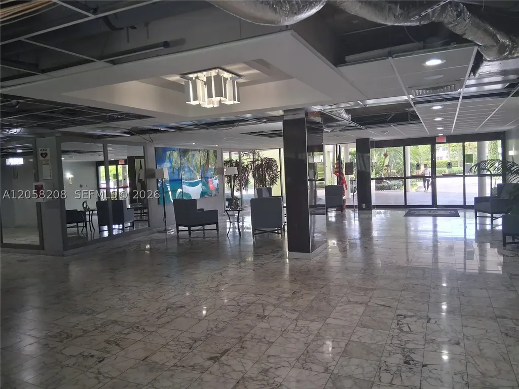 4400HILLCREST Hillcrest Drive Hollywood FL 33021