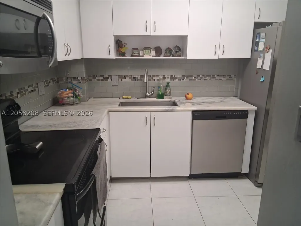 4400HILLCREST Hillcrest Drive Hollywood FL 33021