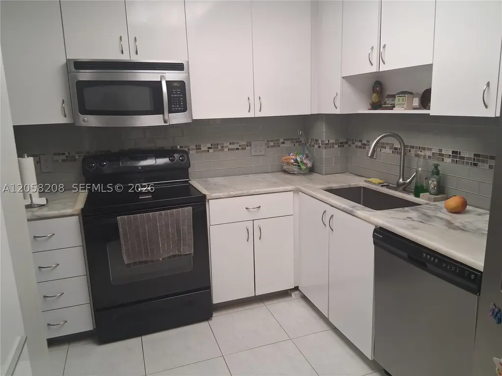 4400HILLCREST Hillcrest Drive Hollywood FL 33021
