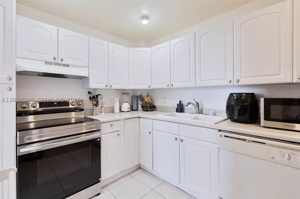 4400 Hillcrest Drive Hollywood FL 33021