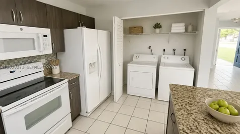 10900 NW 7th Street Miami FL 33172