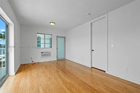 7950 Tatum Waterway Drive Miami Beach FL 33141