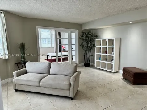 801 Brickell Bay Drive Miami FL 33131