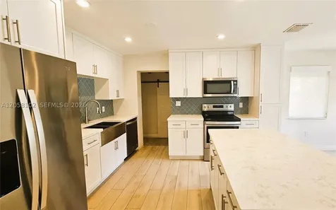 6550 SW 28th Street Miami FL 33155