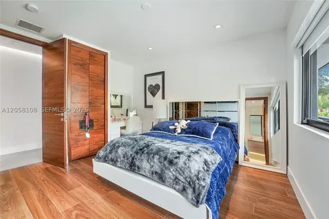 60 Shore Drive W Miami FL 33133