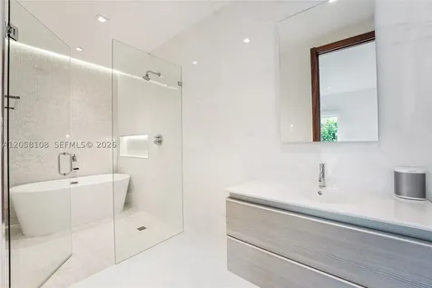 60 Shore Drive W Miami FL 33133
