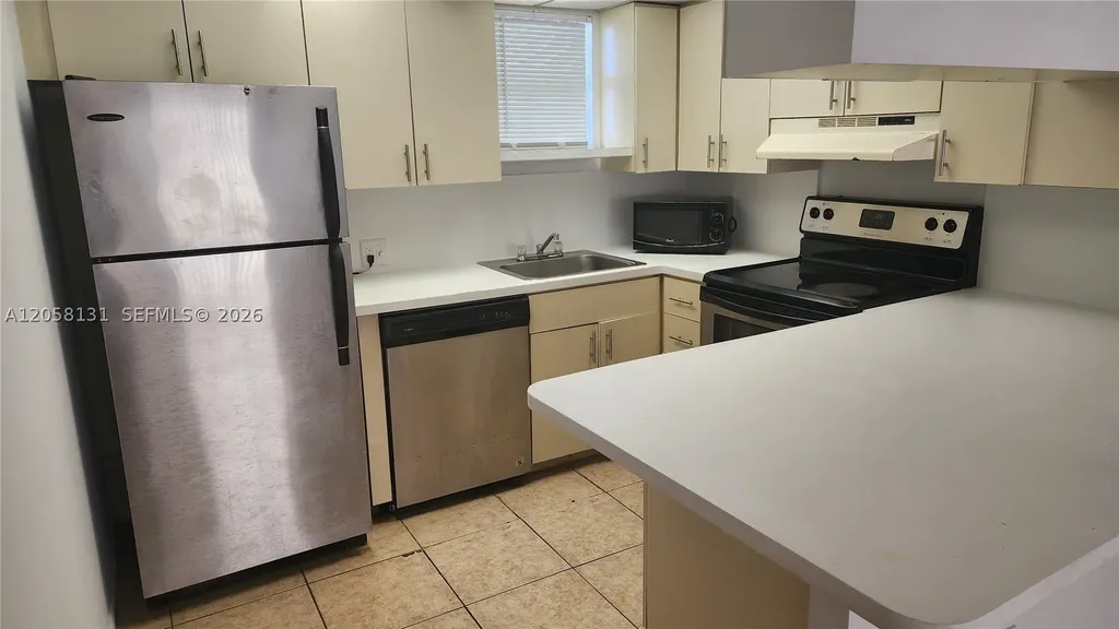 8290 Lake Drive Doral FL 33166