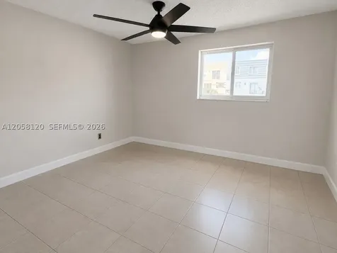 932 W 80th Place Hialeah FL 33014