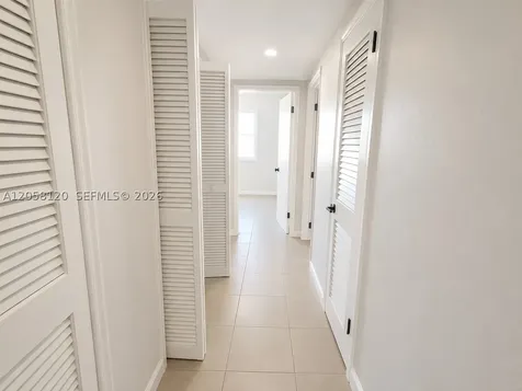 932 W 80th Place Hialeah FL 33014