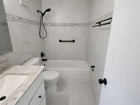 932 W 80th Place Hialeah FL 33014