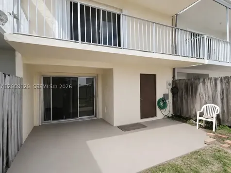 932 W 80th Place Hialeah FL 33014