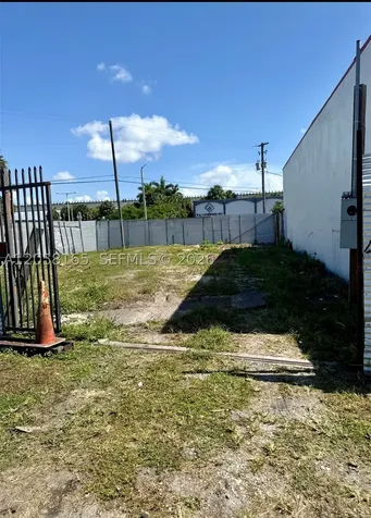2781 NW 38th Street Miami FL 33142