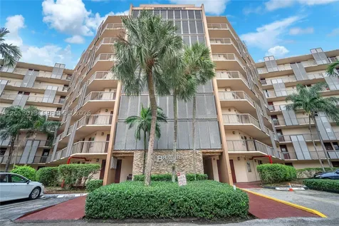 3301 N Country Club Drive Aventura FL 33180