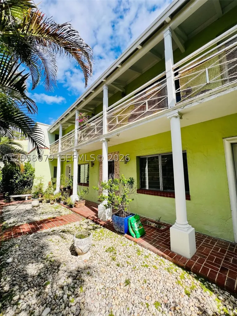 2830 Pine Tree Drive Miami Beach FL 33139