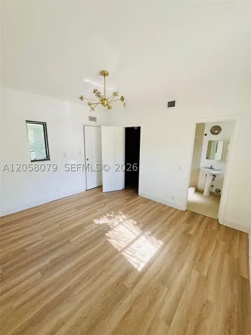 2830 Pine Tree Drive Miami Beach FL 33139