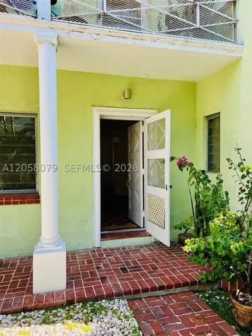 2830 Pine Tree Drive Miami Beach FL 33139