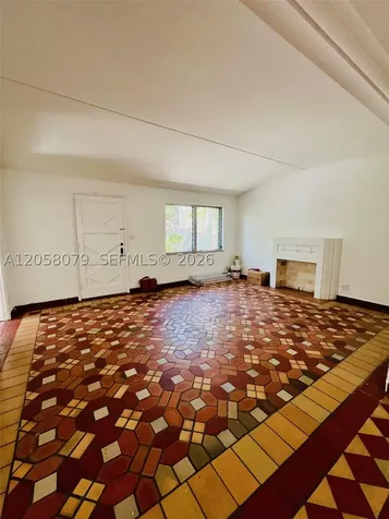 2830 Pine Tree Drive Miami Beach FL 33139