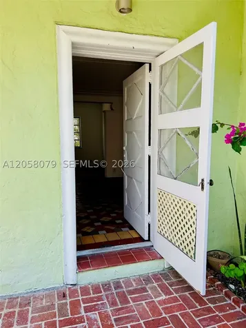 2830 Pine Tree Drive Miami Beach FL 33139