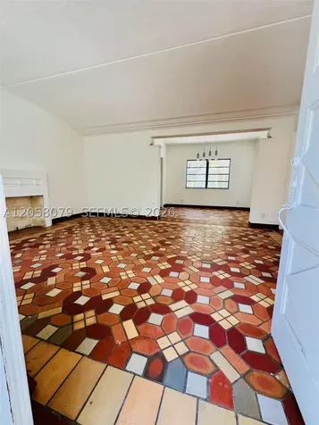 2830 Pine Tree Drive Miami Beach FL 33139