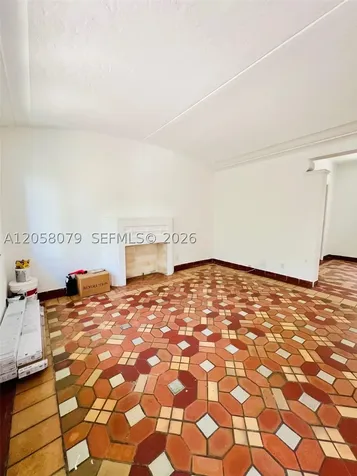 2830 Pine Tree Drive Miami Beach FL 33139