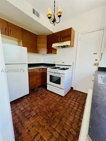 2830 Pine Tree Drive Miami Beach FL 33139