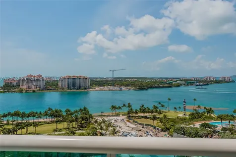 300 S Pointe Drive Miami Beach FL 33139