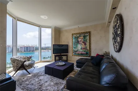 300 S Pointe Drive Miami Beach FL 33139