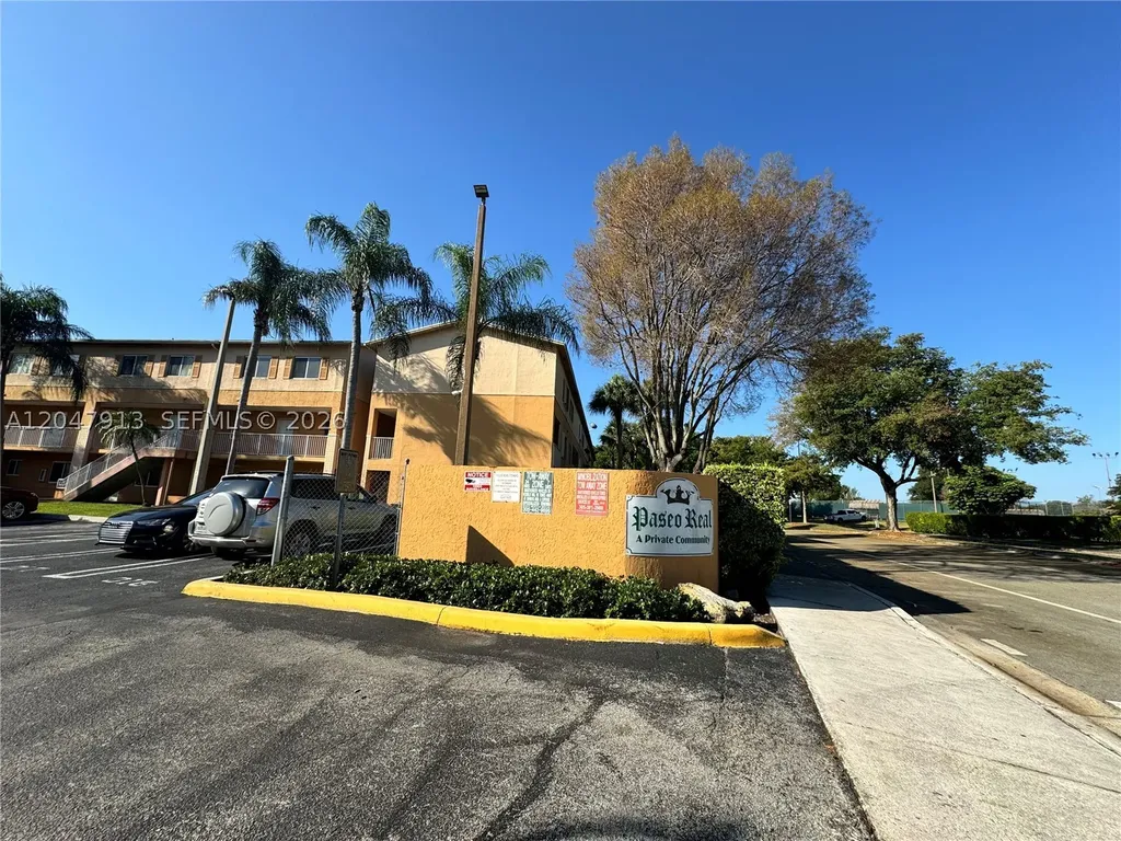 6245 Kendale Lakes Circle Miami FL 33183