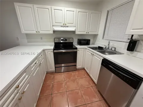 6245 Kendale Lakes Circle Miami FL 33183