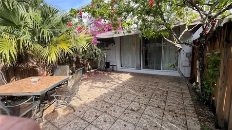 807 NE 27th Avenue Hallandale Beach FL 33009