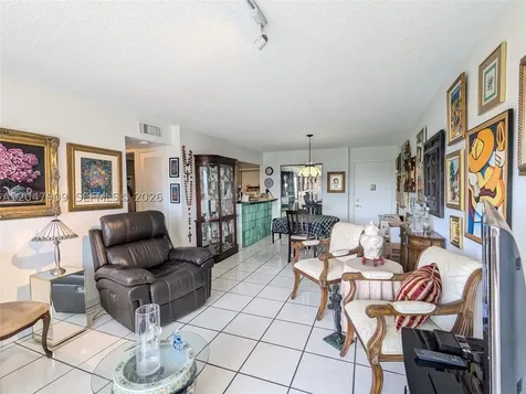 9140 Fontainebleau Boulevard Miami FL 33172