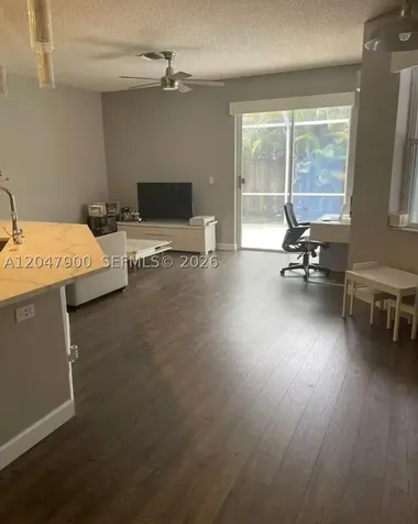 10644 Edinburgh Street Cooper City FL 33026