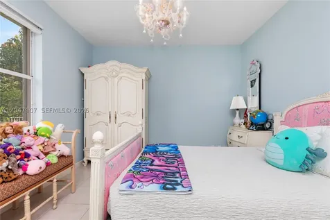 18500 SW 7th Street Pembroke Pines FL 33029