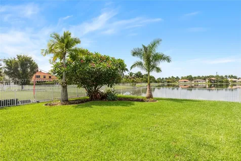 18500 SW 7th Street Pembroke Pines FL 33029