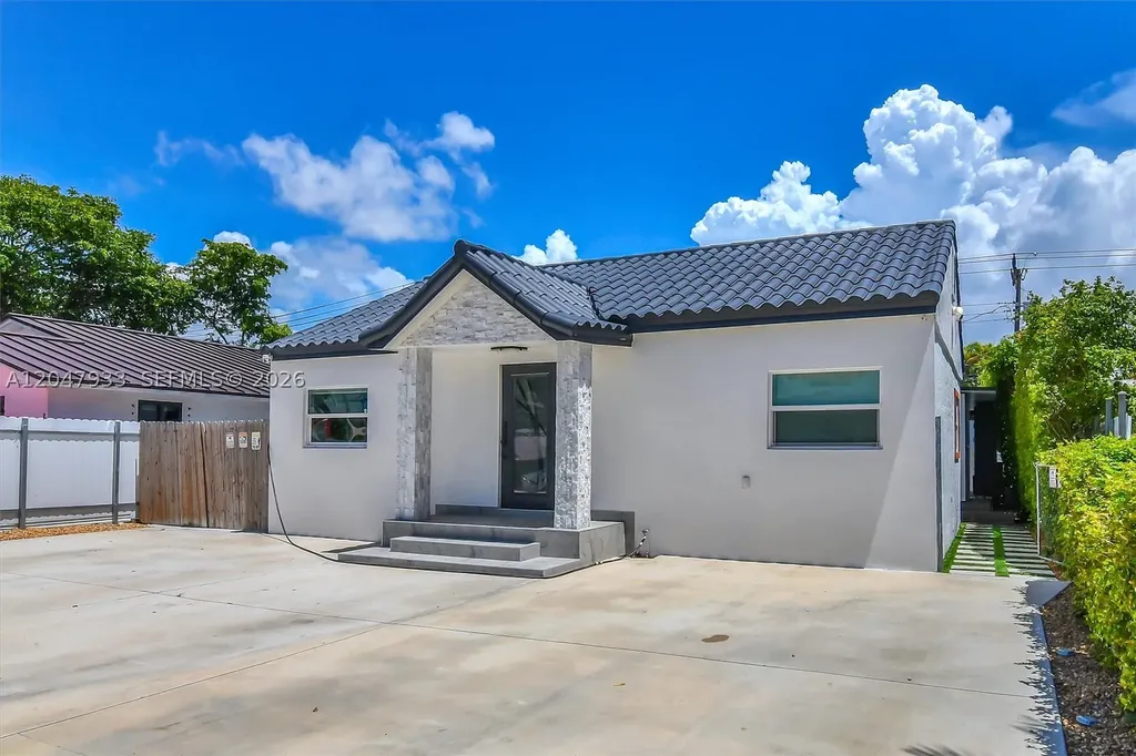 6575 SW 39th Terrace Miami FL 33155