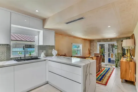 6575 SW 39th Terrace Miami FL 33155
