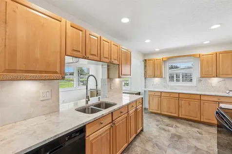 8855 NW 10th Place Plantation FL 33322