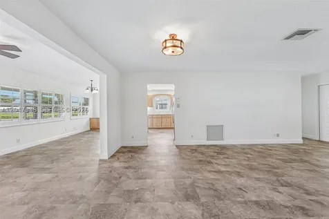 8855 NW 10th Place Plantation FL 33322