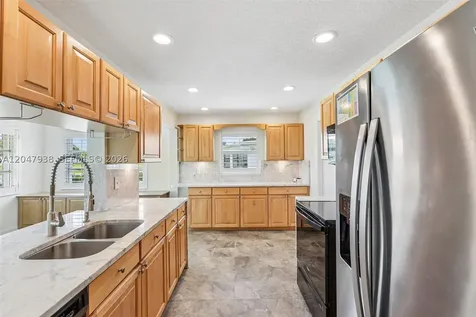 8855 NW 10th Place Plantation FL 33322