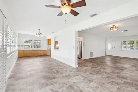 8855 NW 10th Place Plantation FL 33322