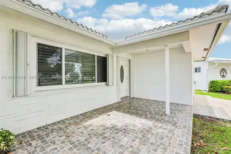 8855 NW 10th Place Plantation FL 33322