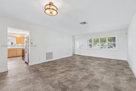 8855 NW 10th Place Plantation FL 33322