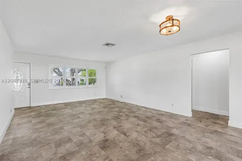 8855 NW 10th Place Plantation FL 33322